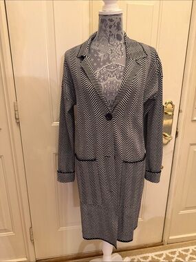 Chevron Knit Long sweater Jacket - Black & White